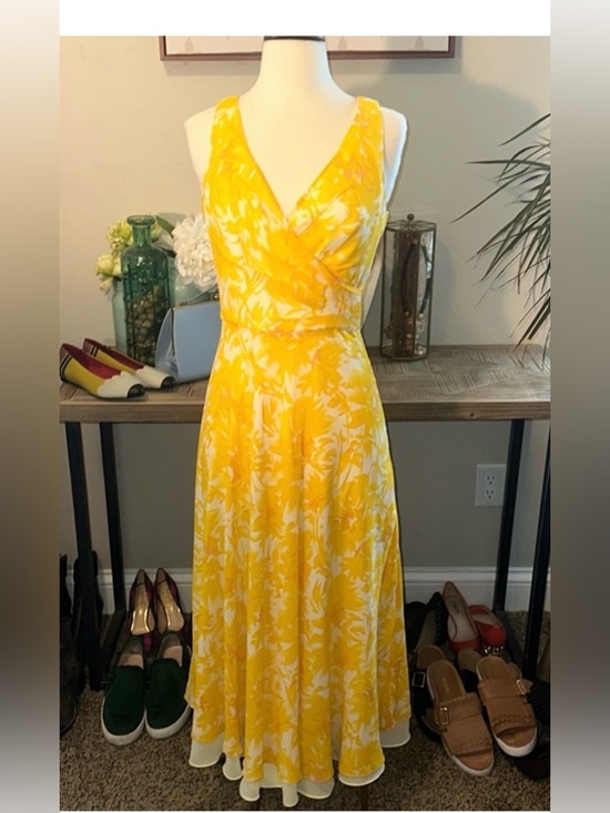 Kay Unger Dresses & Skirts - Kay Unger Evenings 100% Silk Yellow Dress EUC